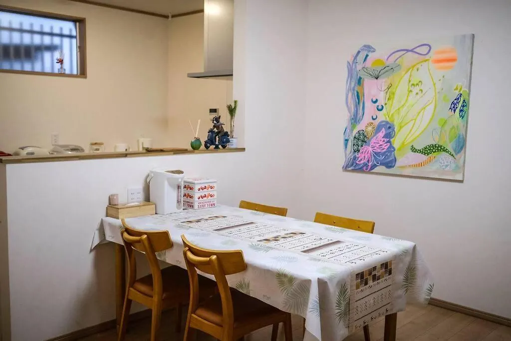 【Color Inn】难波站、高岛屋步行5分钟，新装修独栋别墅150平4房可住11人，空间宽敞设施齐全，八阪神社步行1分钟 Osaka