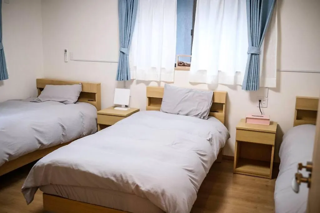 【Color Inn】难波站、高岛屋步行5分钟，新装修独栋别墅150平4房可住11人，空间宽敞设施齐全，八阪神社步行1分钟 Osaka 0*,  Japan