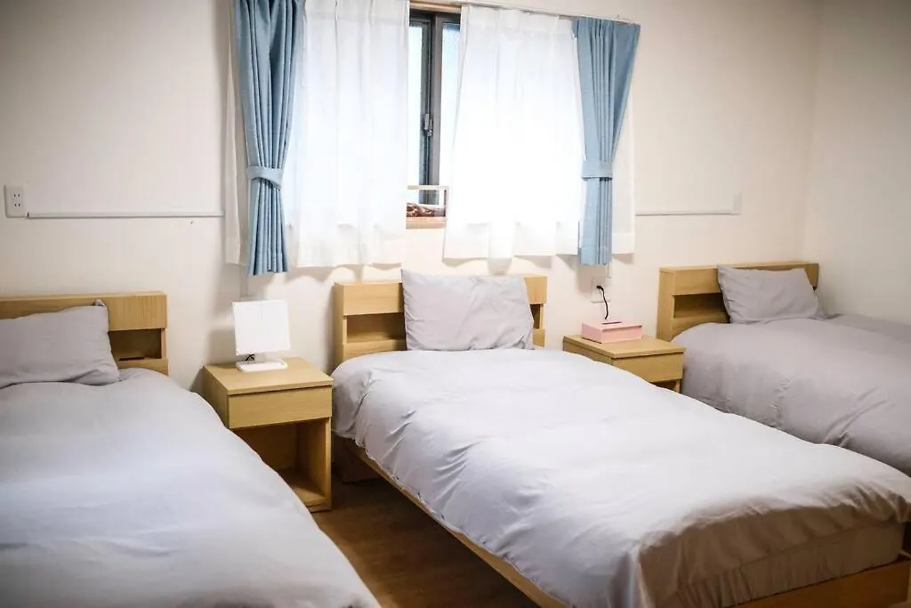 【Color Inn】难波站、高岛屋步行5分钟，新装修独栋别墅150平4房可住11人，空间宽敞设施齐全，八阪神社步行1分钟 Osaka Villa