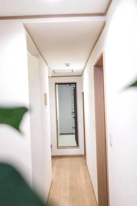 【Color Inn】难波站、高岛屋步行5分钟，新装修独栋别墅150平4房可住11人，空间宽敞设施齐全，八阪神社步行1分钟 Osaka Japan
