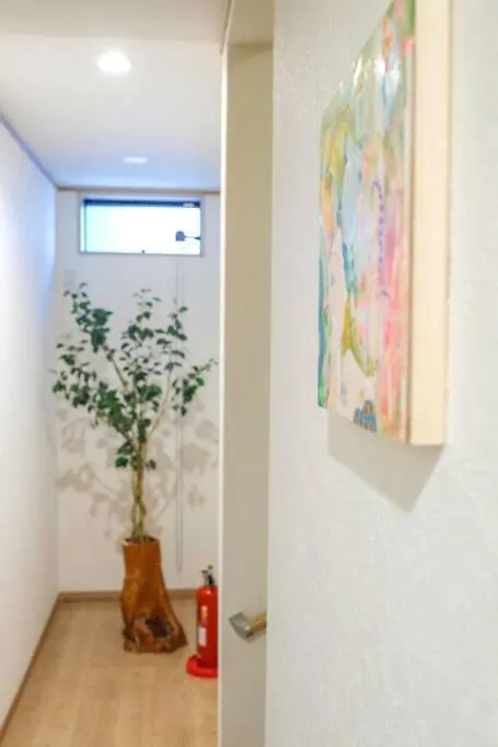 【Color Inn】难波站、高岛屋步行5分钟，新装修独栋别墅150平4房可住11人，空间宽敞设施齐全，八阪神社步行1分钟 Osaka 0*,  Japan