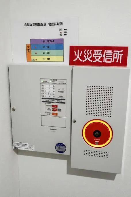 Villa 【Color Inn】难波站、高岛屋步行5分钟，新装修独栋别墅150平4房可住11人，空间宽敞设施齐全，八阪神社步行1分钟 Osaka