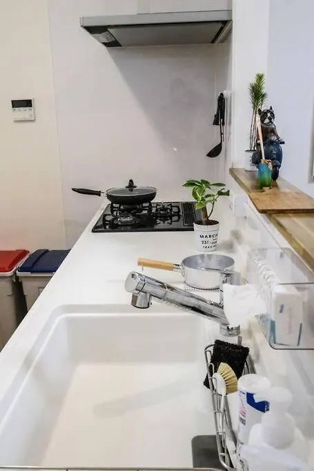 Villa 【Color Inn】难波站、高岛屋步行5分钟，新装修独栋别墅150平4房可住11人，空间宽敞设施齐全，八阪神社步行1分钟 Osaka Japan