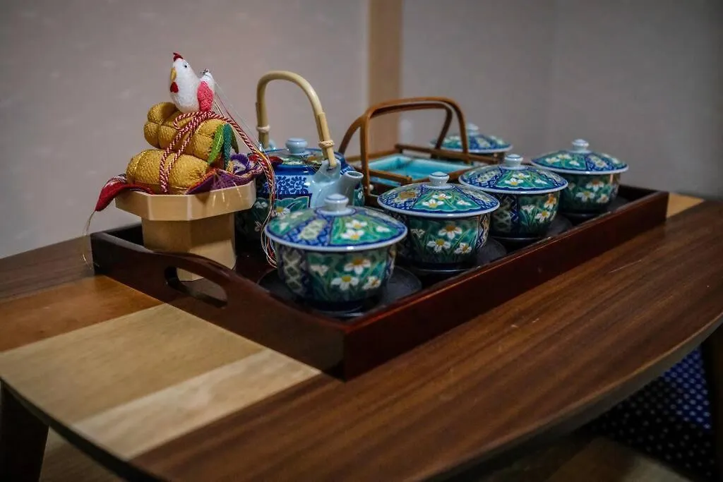 Villa 【Color Inn】难波站、高岛屋步行5分钟，新装修独栋别墅150平4房可住11人，空间宽敞设施齐全，八阪神社步行1分钟 Osaka Japan