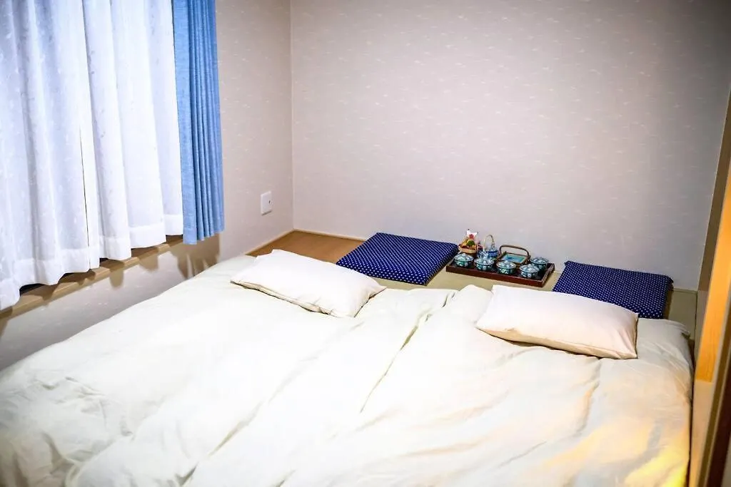 【Color Inn】难波站、高岛屋步行5分钟，新装修独栋别墅150平4房可住11人，空间宽敞设施齐全，八阪神社步行1分钟 Osaka Villa